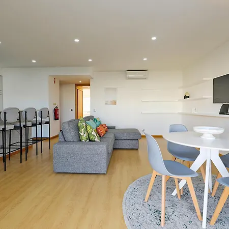 B19 - Marina Bay Apartment