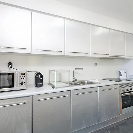 B19 - Marina Bay Apartment